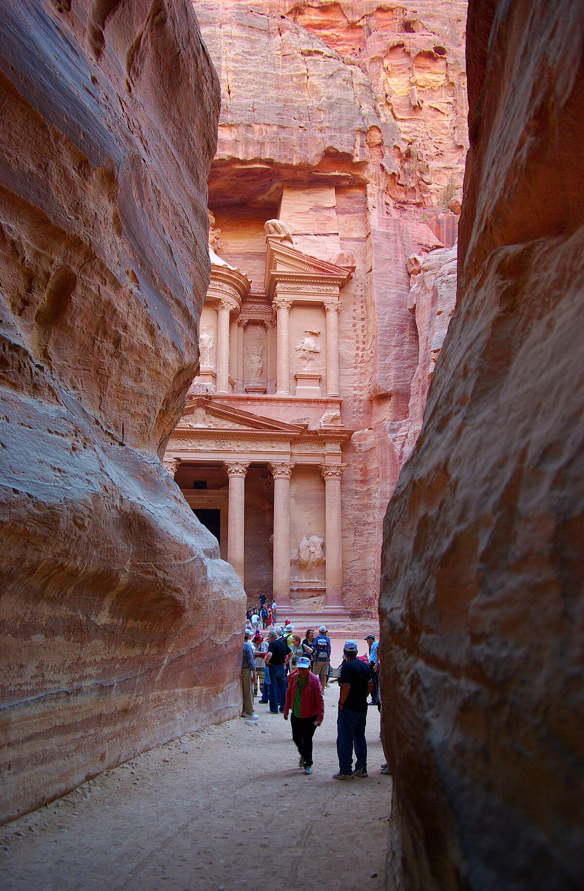 Petra (by) Wikipedia, den