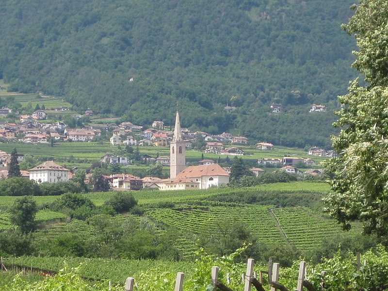 File:Pfarrkirche Kaltern.jpg