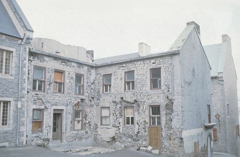 File:Place Royale, Québec maisons Nicolas Jérémie à droite et Rivet à gauche 11-d.na.civile-74-8548.jpg