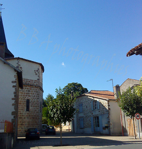 File:Place publique, Fort de Brillac Ouest.jpg