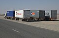 Gütertransport in Sudan. 30 Meter lange Sattelzüge an der Straße Port Sudan – Atbara