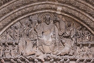 El tímpano del Saint-Pierre, Moissac, es un diseño altamente sofisticado y compacto, como la iluminación de un manuscrito.  Cristo está rodeado por los símbolos de los cuatro evangelistas