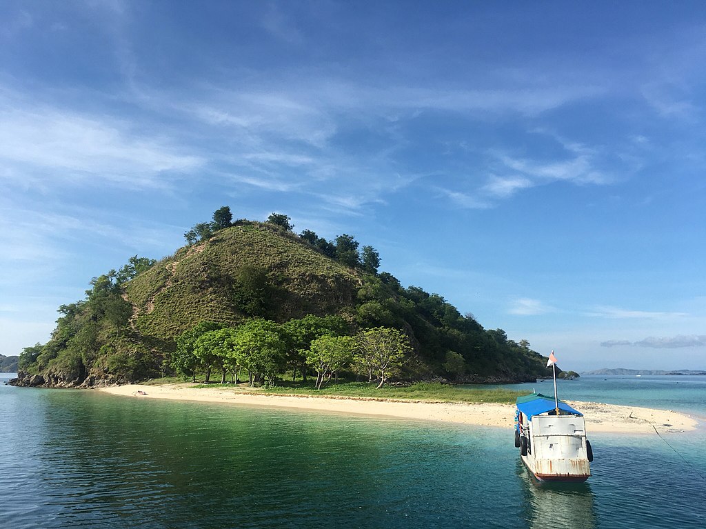 Pulau Sandaran Hati, Pulau Kelor di Laut Flores