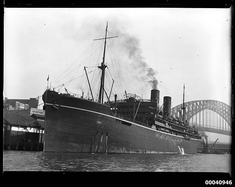 File:RMS MOLDAVIA II at Circular Quay (7586819828).jpg