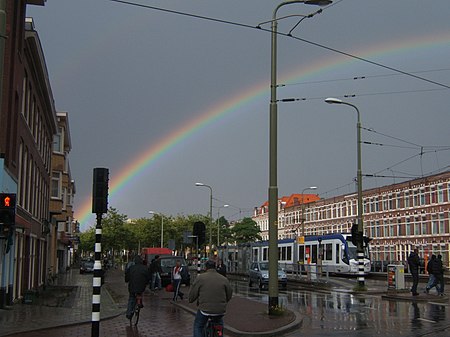 Randstadrail en regenboog