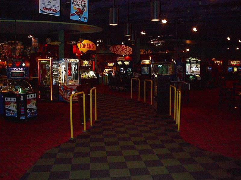 File:Red's Arcade, West Edmonton Mall (2005).jpg