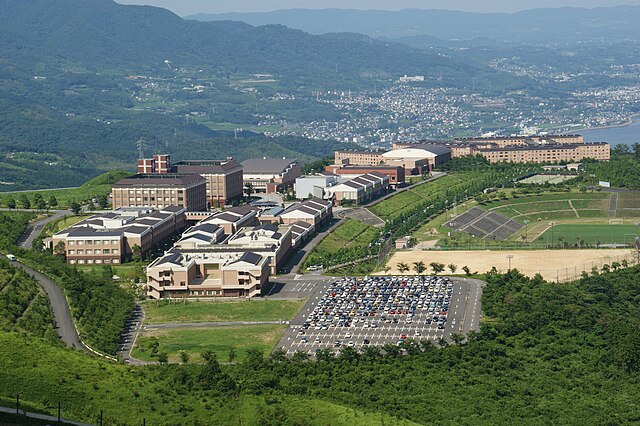 640px-Ritsumeikan_Asia_Pacific_University_-_02.jpg (640×426)