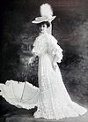 Sukienka popołudniowa autorstwa Redfern 1904 2 cropped.jpg