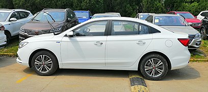 Roewe i5 02 China 2019-04-03.jpg