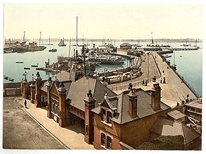 Royal Pier, Southampton circa 1890.jpg
