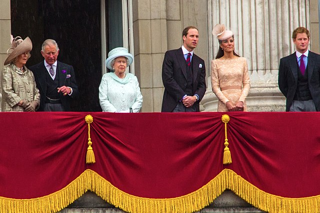 Image: Royal family on Buckingham Palace balcony