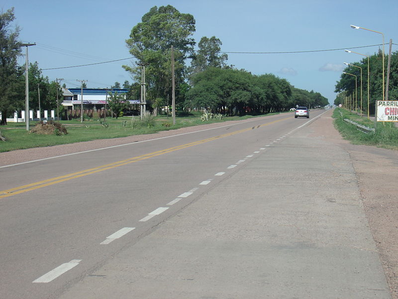 File:Ruta Nacional 89 en Las Breñas, Argentina.JPG