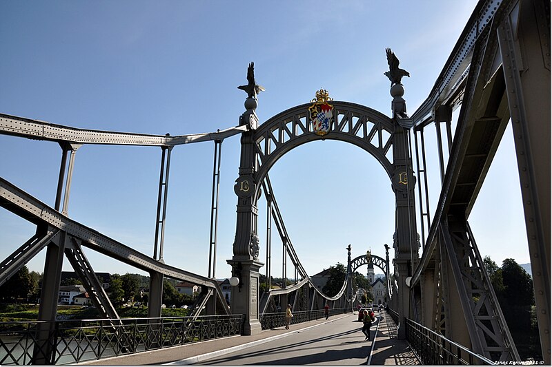 File:Salzachbrücke von Oberndorf nach Laufen 21.jpg