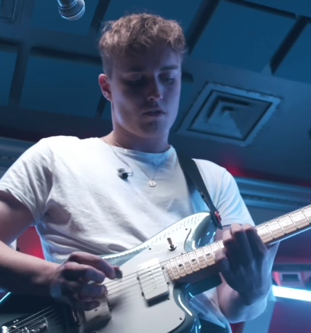 Sam Fender MTV 2019 3.png