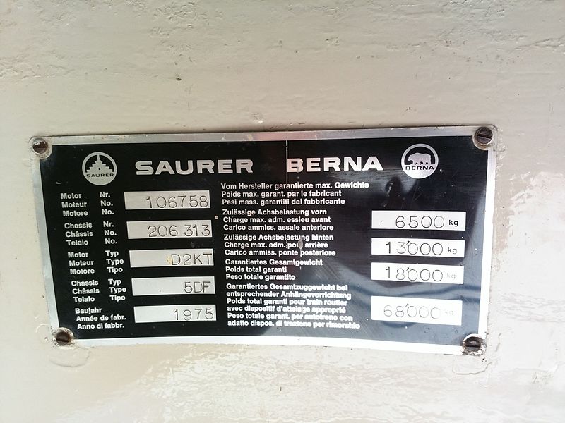 File:Saurer 5DF Typenschild.jpg