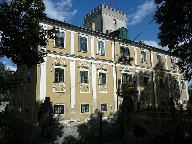 File:Schloss Harmannsdorf 2.jpg