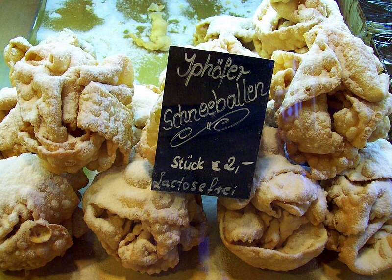File:Schneeballen Bäckerei in Iphofen.jpg