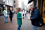 Miniatuur voor Bestand:Sophie in 't Veld, D66, voert campagne voor het associatieverdrag met de Oekraïne (25638948940).jpg