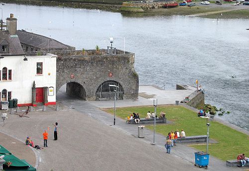 The Spanish Arch and the old town quays SpanishArchGw.JPG