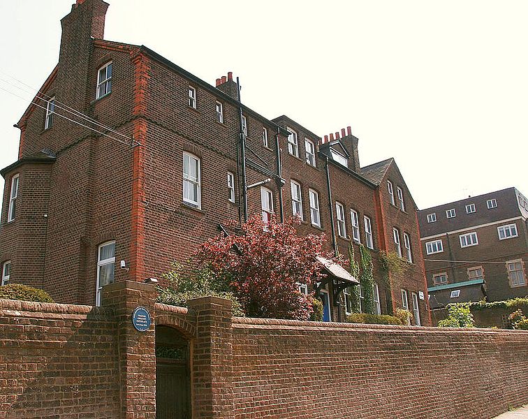 File:St. John’s boarding house Berkhamsted 1.jpg