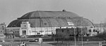 La patinoire du St. Louis Arena prise en photographie le jour de sa destruction.