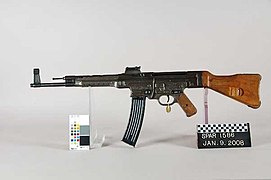 StG 44 Assault Rifle Left Side SPAR1586 JAN. 9. 2008.jpg