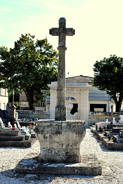 File:St Sulpice-de-Faleyrens église Croix de cimetière b.JPG