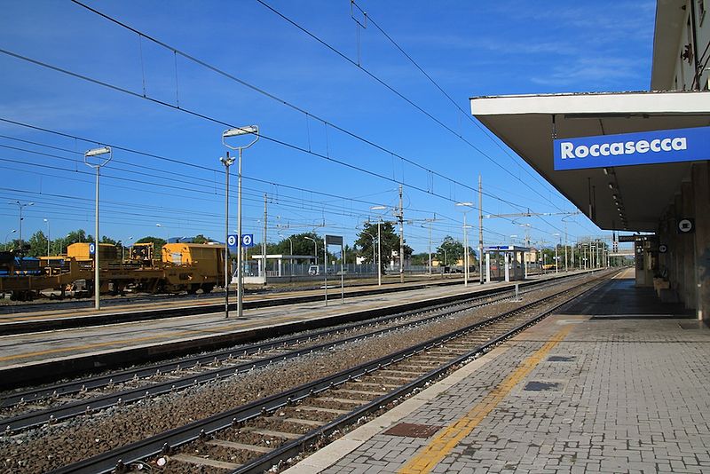 File:Stazione di Roccasecca.jpeg