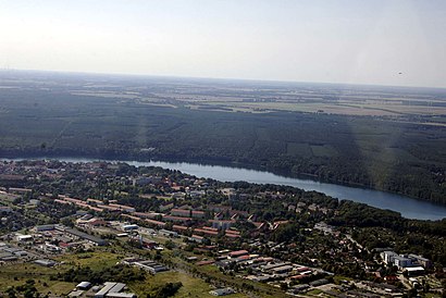 So kommt man zu dem Straussee mit den Öffentlichen - Mehr zum Ort Hier