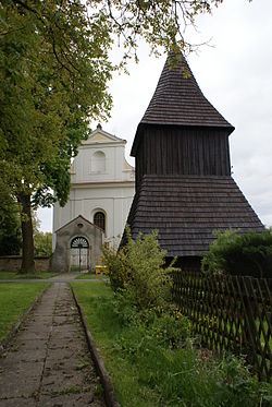 kostel se zvonicí