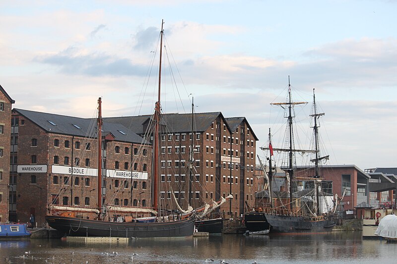 File:Tall ships in Gloucester Docks for the filming of Alice in Wonderland Through the Looking Glass.JPG