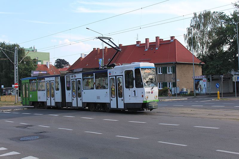 File:Tatra KT4DtM in Szczecin, 2016.jpg