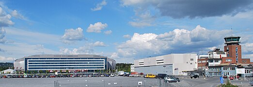 Telenor Arena (venstre), sett fra syd