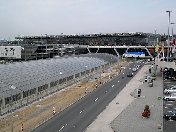 Terminal 2 with glass roof of the station hall