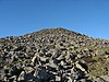 6 m yüksekliğinde ve 30 m çapında Carnguwch cairn - geograph.org.uk - 702600.jpg