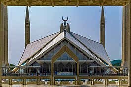 The Shah Faisal Mosque, Islamabad.jpg