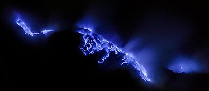 The blue fire of Kawah Ijen 1.jpg