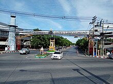 Thonburi Market Gate.jpg