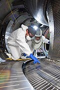 Inspection des composants face au plasma en tungstène dans le tokamak WEST.