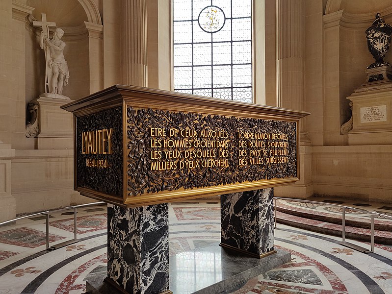 File:Tomb of marshal Lyautey in the Saint Gregory (northwestern) chapel of les Invalides.jpg