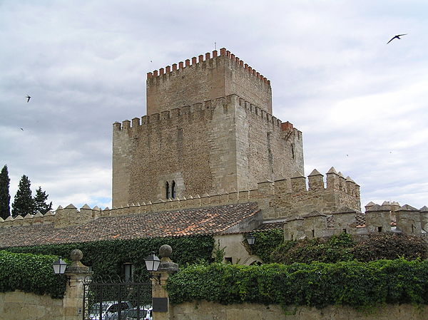 Torre del Homenaje del Castillo de Enrique II from the Plaza del Castillo, with a 1507 barrier in the foreground