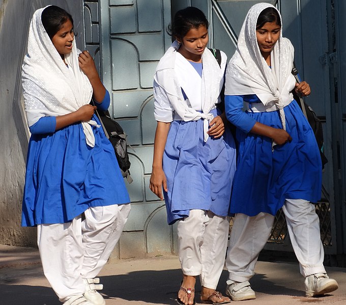 File:Trio of Muslim Girls in Street - Srimangal - Sylhet Division - Bangladesh (12950725824).jpg