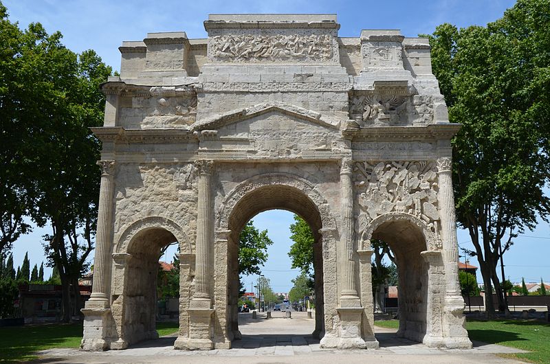 File:Triumphal Arch of Orange, built during the reign of Augustus on the Via Agrippa to Lyon, Arausio (14827022832).jpg