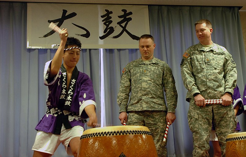 File:U.S. Army MAJ. Cheek (left) and MAJ. Bedford watch as Japanese Defense Forces Middle Army SGT. Narihito Takahashi, dressed in cultural costume, demonstrates the Taiko Drum beat on F - DPLA - 2a09a5105ac61f1c9142f19350d9ac64.jpeg