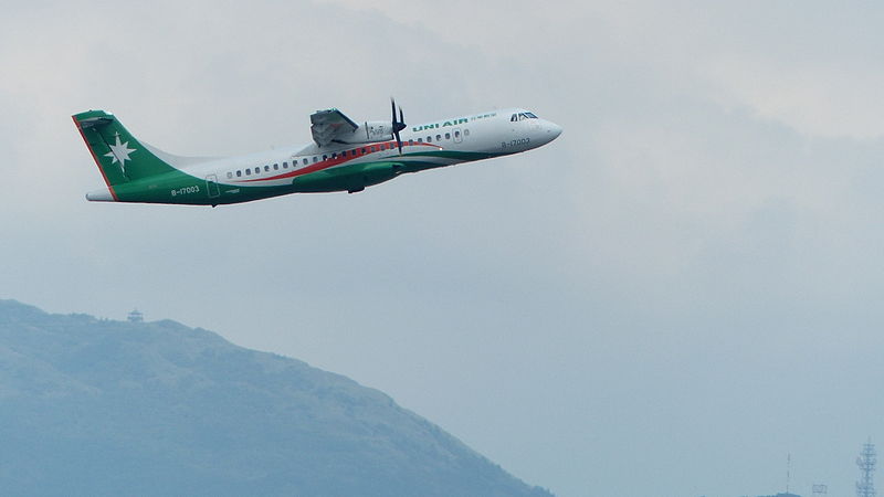 File:UNI Air ATR 72-600 B-17003 Flight over Neihu District, Taipei 20140916a.JPG