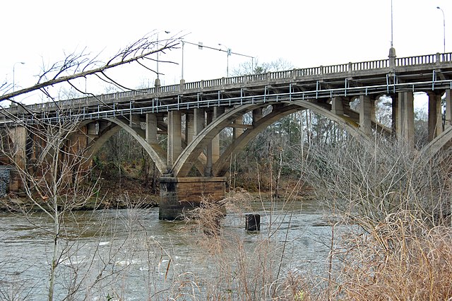 The bridge of US 82 over the Flint River in Albany, Georgia