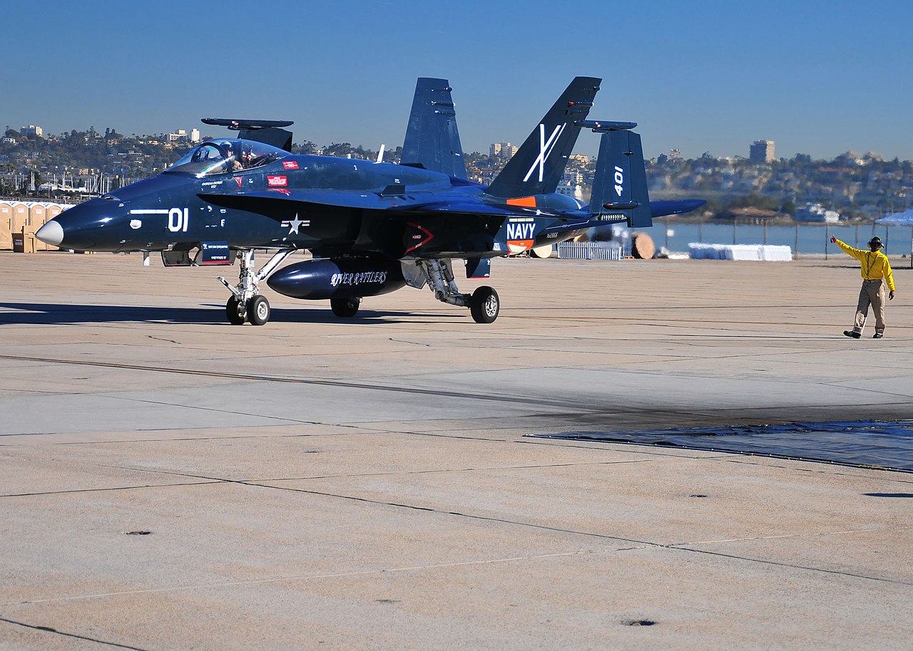 File:US Navy 110211-N-ZS026-139 An F-A-18 Hornet strike fighter 