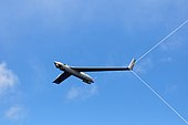 US Navy 110226-N-RC734-156 A Scan Eagle Unmanned Aerial Vehicle (UAV) makes an arrested recovery on the Skyhook recovery system aboard the amphibio.jpg