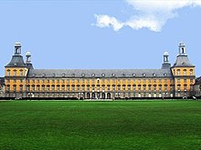 Ehemaliges Kurfürstliches Schloss und jetziges Hauptgebäude der Universität (Rückansicht)