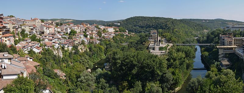 File:Veliko Tarnovo (Велико Търново) - panorama.JPG